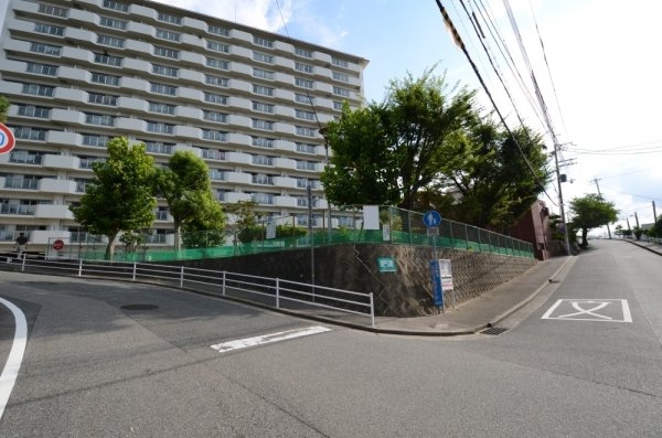逆瀬川パークマンション(逆瀬台2丁目公園)