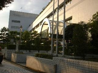 ディーグランセ雲雀丘花屋敷(川西市立中央図書館)