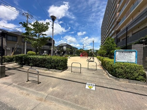 グランドメゾン新伊丹(平松南児童遊園地)