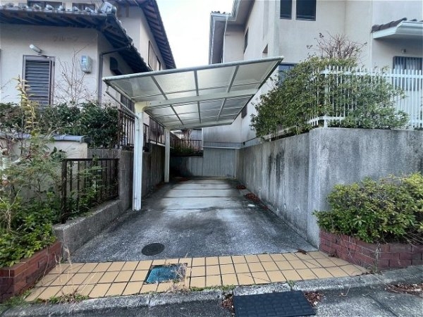川西市けやき坂３丁目の中古一戸建て