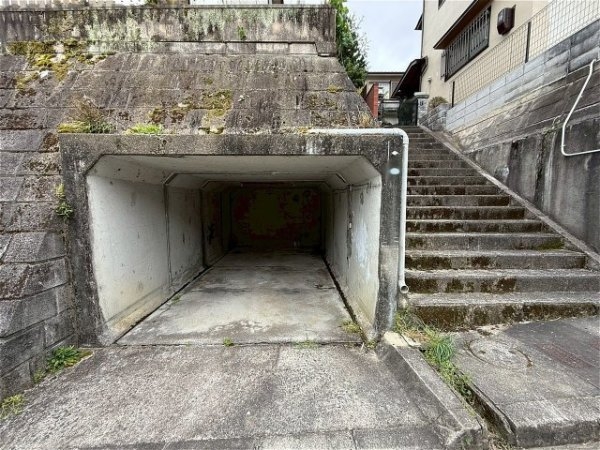 川西市湯山台２丁目の中古一戸建て