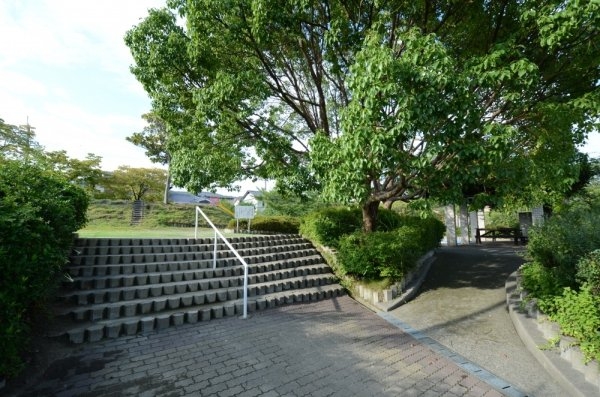 ツウィング宝塚中山弐番館(五月台第1公園)