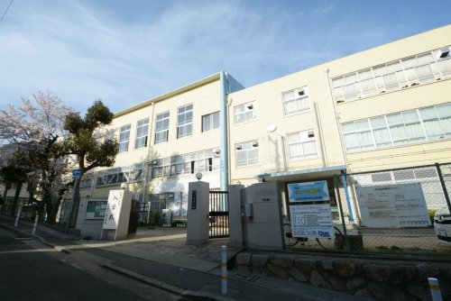 神戸市灘区箕岡通４丁目の中古一戸建て(神戸市立上野中学校)