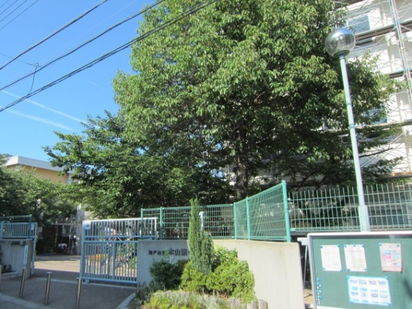 神戸市東灘区本山北町４丁目の土地(本山第一小学校)