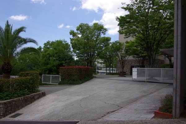 西宮市深谷町の土地(甲南高等学校・中学校)