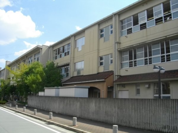 西宮市下大市東町の土地(西宮市立甲東小学校)