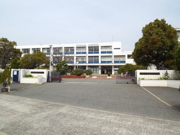 パークナード潮芦屋(兵庫県立国際高等学校)