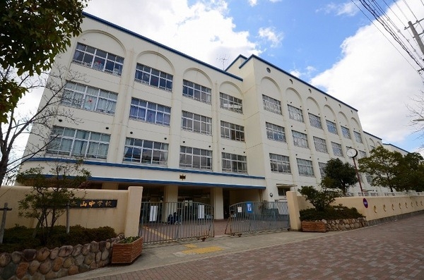 神戸市東灘区本山北町5丁目の土地(神戸市立本山中学校)