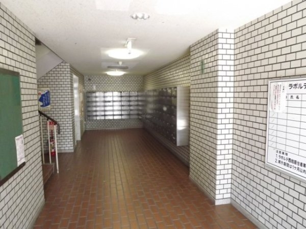ラポルテ西館