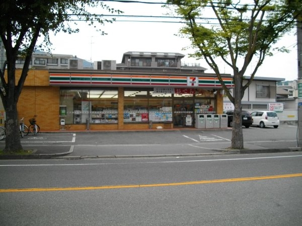 武庫川サニーハイツ(ファミリーマート西宮鳴尾浜店)