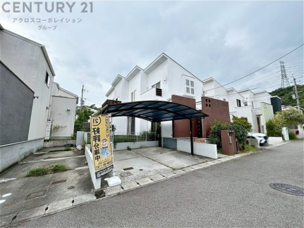 西宮市名塩さくら台3丁目の中古一戸建て(前面道路含む現地写真)