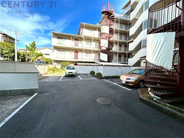 甲南グランドハイム本山(駐車場)