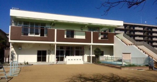 鳴尾小松住宅A棟(中田家庭保育所)