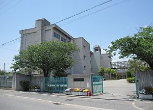 西宮市浜甲子園３丁目の土地(西宮市立真砂中学校)