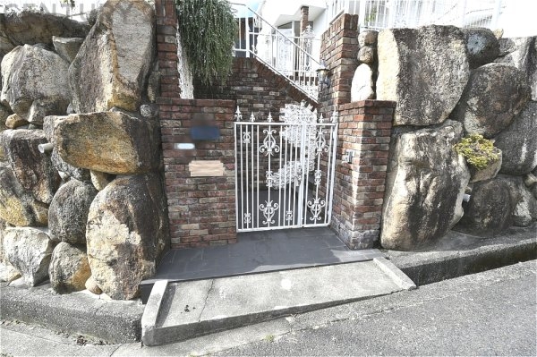 西宮市苦楽園六番町の中古一戸建て