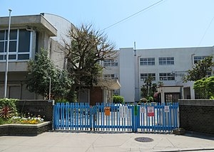 グラン・ドムール甲陽園(西宮市立甲陽園小学校)
