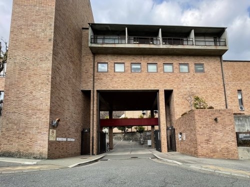 神戸市灘区城の下通2丁目新築一戸建て(神戸松蔭女子学院大学図書館)
