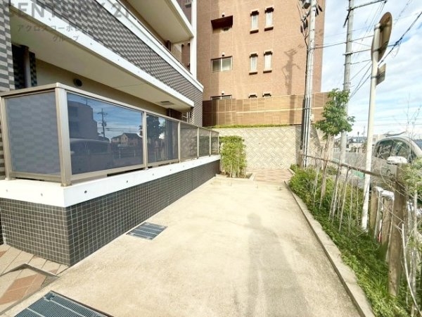 ワコーレ仁川ザ・レジデンス(駐車場)