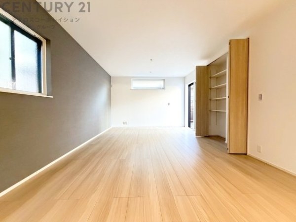 川西市西多田2丁目新築一戸建て(リビング)