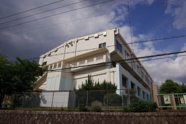 移瀬ガーデンハイツ(川西市立緑台小学校)