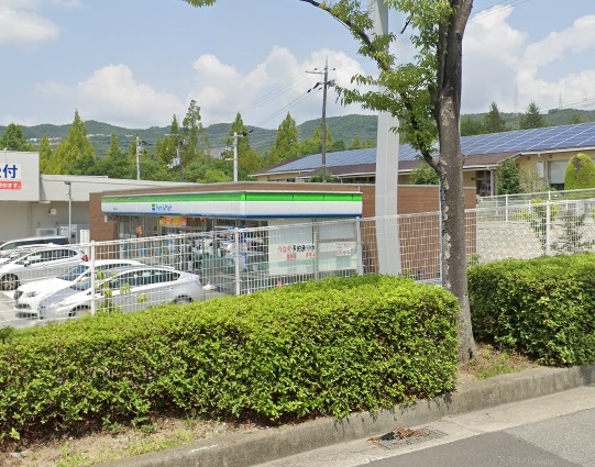宝塚市山手台西２丁目の中古一戸建て(ファミリーマート宝塚山手台店)