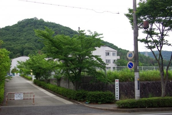 川西市けやき坂１丁目の中古一戸建て(川西市立けやき坂小学校)