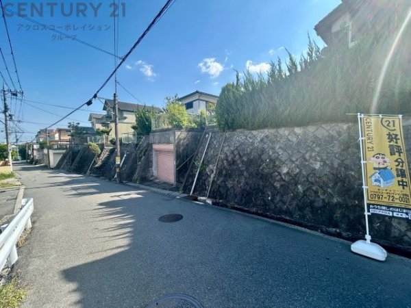 宝塚市花屋敷荘園３丁目の土地