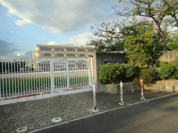 宝塚市高司２丁目の土地(宝塚市立高司小学校)
