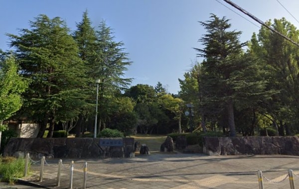 川西市美山台３丁目の土地(深山池公園)