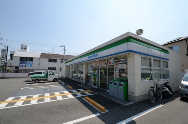宝塚パークハイツ(ファミリーマート小林四丁目店)