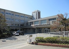 日興宝塚南口スカイマンション(宝塚市立宝塚中学校)