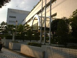 花屋敷ハイツ(川西市立中央図書館)