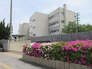 シティー逆瀬川(宝塚市立高司中学校)