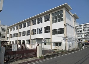 ろうきん昆陽コーポC棟(伊丹市立西中学校)