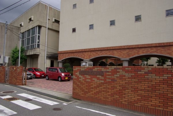 花のみち1番館(宝塚市立宝塚小学校)