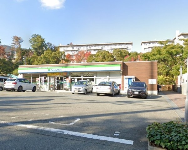 宝塚市逆瀬台3丁目の土地(ファミリーマート逆瀬台一丁目店)