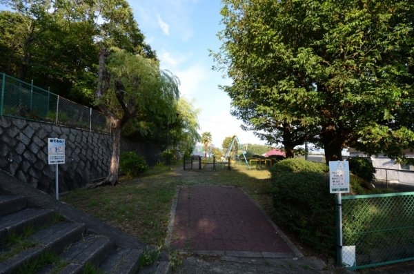 宝塚市ふじガ丘の土地(平井山荘北公園)