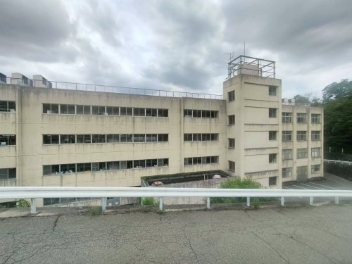宝塚市中山五月台1丁目の土地(宝塚市立中山台小学校)