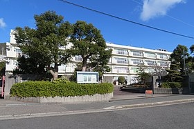 宝塚市中山五月台1丁目の土地(宝塚市立中山五月台中学校)