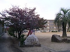 サニードゥエル宝塚B棟(宝塚市立安倉北小学校)