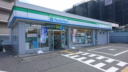 ろうきん昆陽コーポA棟(ファミリーマート伊丹昆陽店)