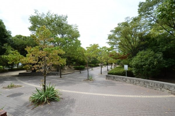 ラ・ビスタ宝塚ウエストウイング1番館(すみれガ丘中央公園)