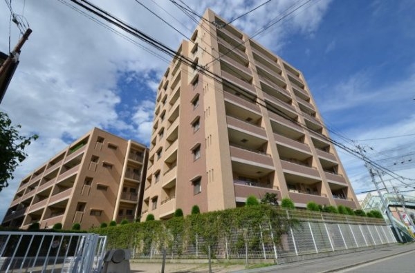 ファミール逆瀬川ザ・ガーデン