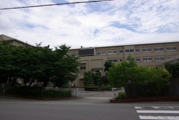 ライオンズマンション宝塚売布B棟(宝塚市立 宝塚中学校)