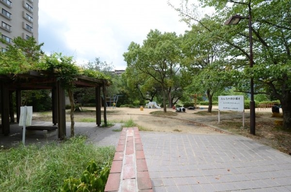 ラ・ビスタ宝塚ウエストウイング3番館(すみれガ丘西公園)