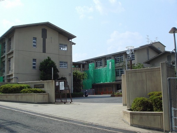 長岡京市奥海印寺新度畑の中古一戸建て(長岡京市立長岡第四中学校)