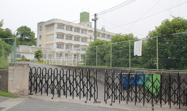 円明寺ヶ丘団地E棟(大山崎町立第二大山崎小学校)