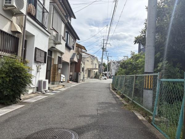 向日市上植野町地後の中古一戸建て(前面道路含む現地写真)