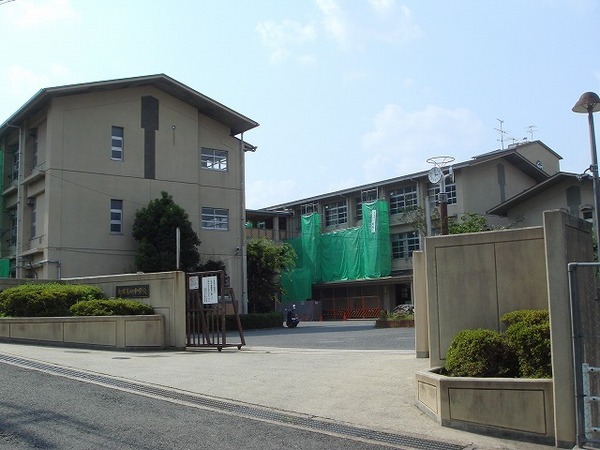 長岡京市こがねが丘の土地(長岡京市立長岡第四中学校)