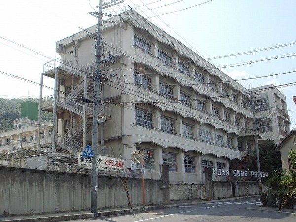円明寺ヶ丘団地J棟(大山崎町立第二大山崎小学校)